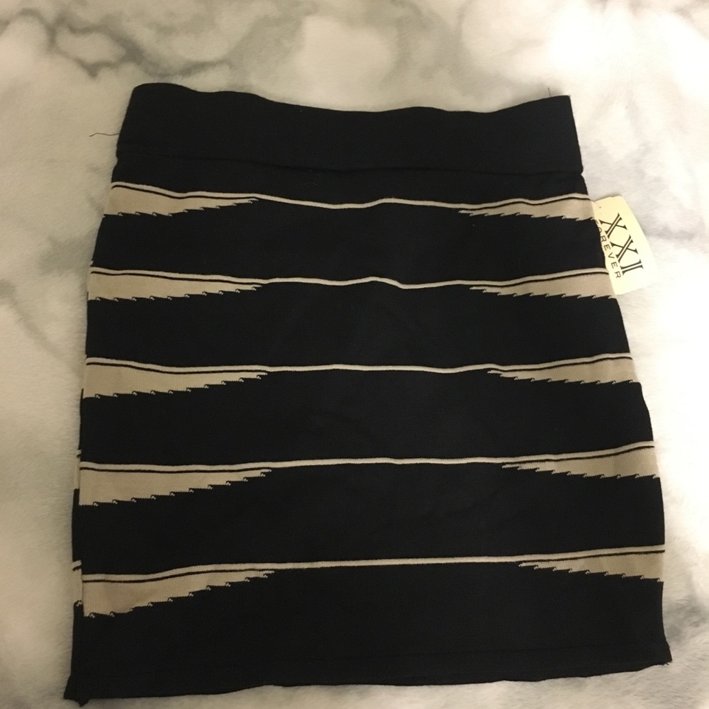 Short body-con skirt
